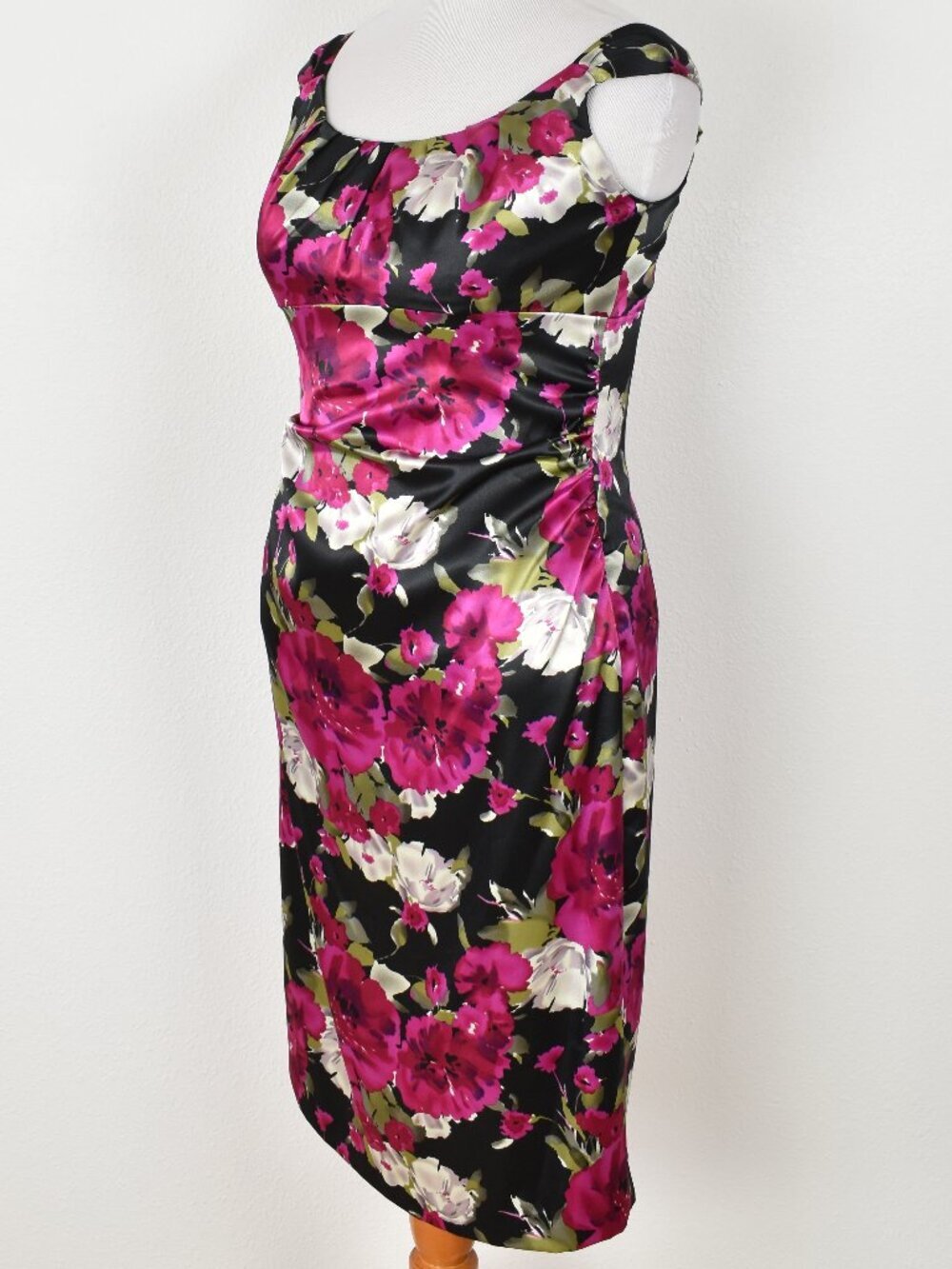 Maggy London Floral Satin Ruched Sheath Cocktail Dress - 14 - Picture 7 of 9